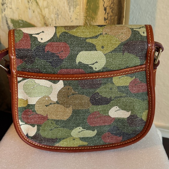 Dooney & Bourke Camouflage Duck Field Cross Body Bag Green Camo - Picture 3 of 12
